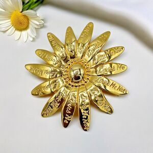 Daisy Flower Brooch Large Loves Me Loves Me Not Script Writing Floral Pin